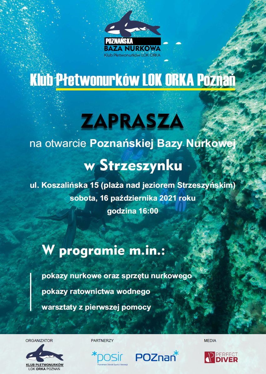 Plakat zawierający zaproszenie na otwarcie bazy nurkowej - tłem plakatu jest zdjęcie nurków pod wodą